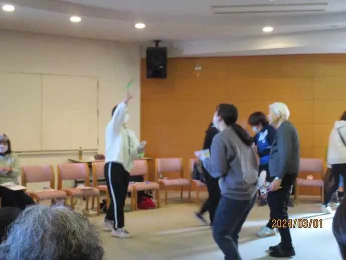 実践する参加者たち