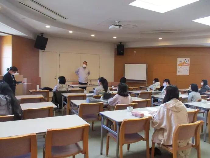 榎本先生が前でお話