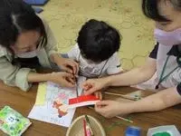 写真：はさみをつかおう