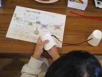 写真：ハロウィン工作の様子1