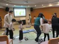 写真：英語でゲームを楽しでいる様子