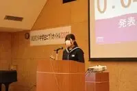 写真：1人目の発表の様子
