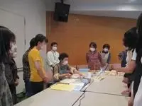 写真：実演を見学
