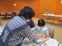 写真：参加者が挑戦