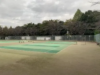 写真：立沢公園にあるテニスコートの様子