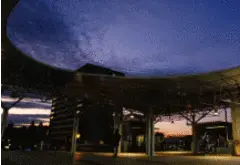 写真：夕焼けの守谷駅自由通路の吹き抜けの作品