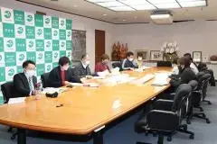 写真：会議中の様子