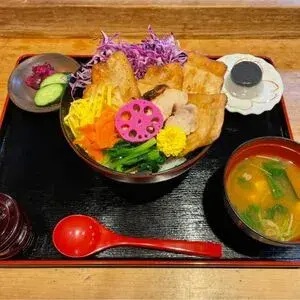 写真：シン・高家丼定食
