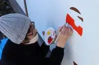 写真：5か所目作成中のイヌイマサノリさん