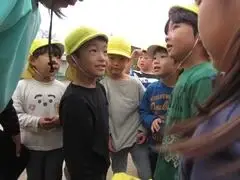 写真：作戦会議をする子供たち