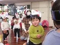 写真：ノンタンサンタに変身したこども