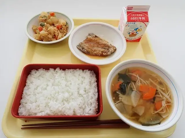 写真：10月12日（木曜）給食