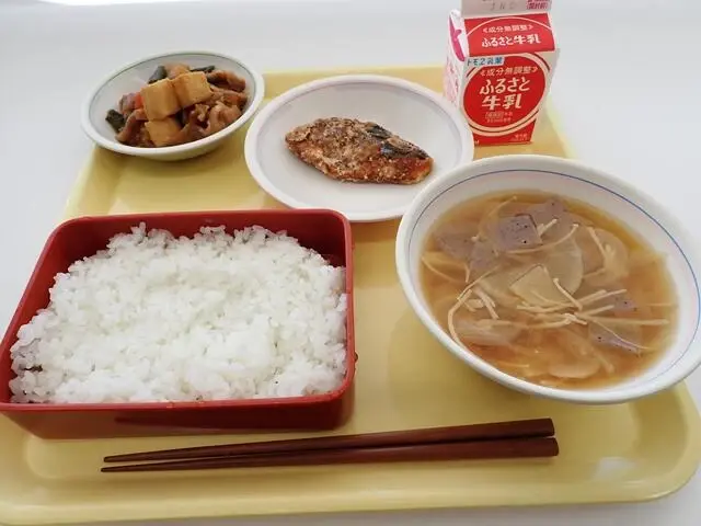 写真：10月10日（火曜）給食