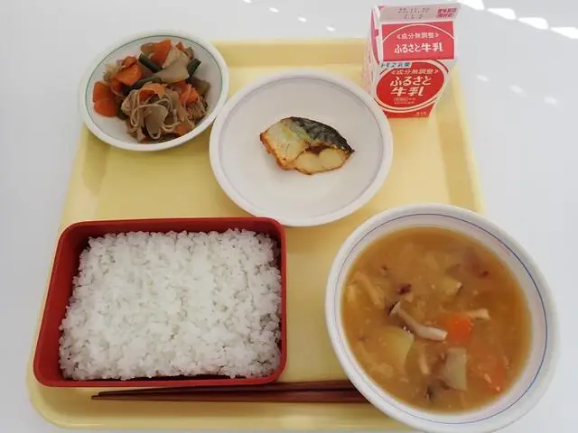 写真：11月20日（月曜）給食