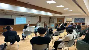 写真：3年生と4年生のワークショップの様子