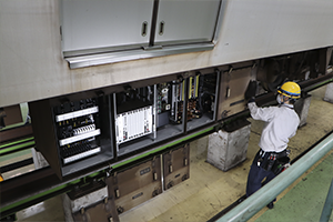 車両管理担当の皆さんが、一丸となって点検に取り組んでいます。