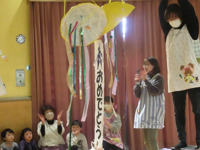 くす玉が割れた写真