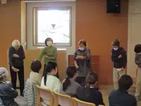 写真：ゴリラお手玉