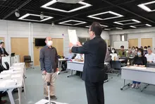 第一部での委嘱状交付の様子