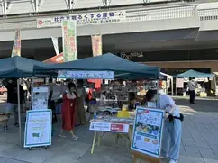 ふるさ都市夕市へ出店し、来場者へアイデアについて意見を聞くブースの様子