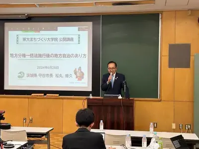 講座をする市長を正面から撮影した写真