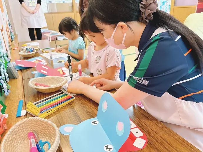 絵を描く子ども