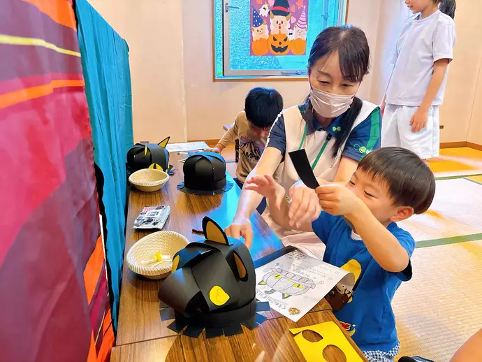 最後にしっぽをつける子ども