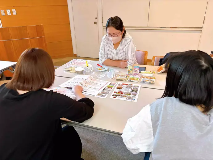 積極的に質問する参加者