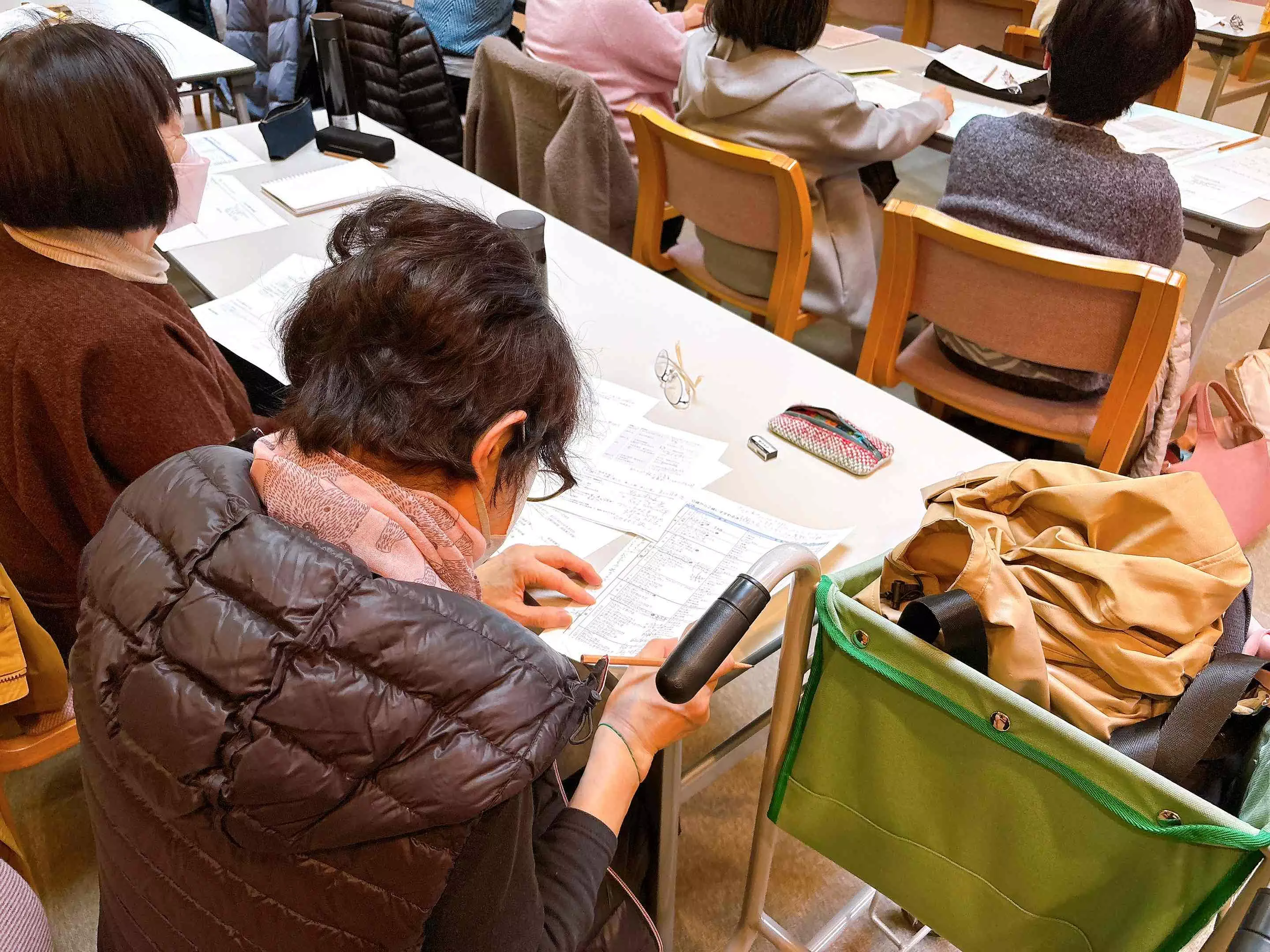 メモを取る受講生