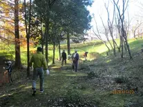 写真：公園奥まで作業