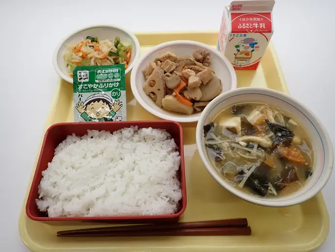 写真：10月8日（火曜）給食