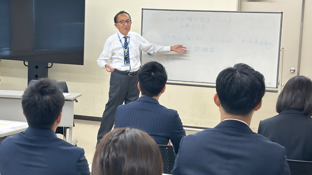 新人職員研修をする松丸市長