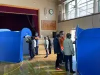 写真：避難テントの設営訓練2