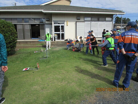 水消火器の訓練のようす