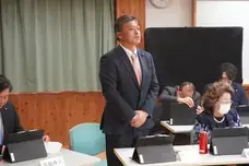 挨拶する長谷川副議長の様子