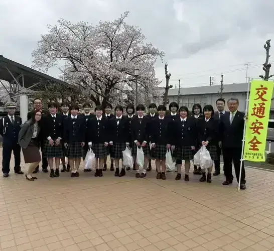 交通安全運動キャンペーン参加者の集合写真