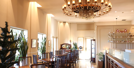 サロン・ド・カフェよしだの店内写真