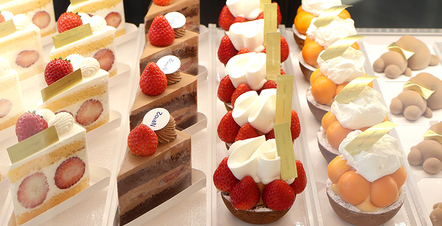 ヌメロサンドゥの色とりどりのケーキの写真