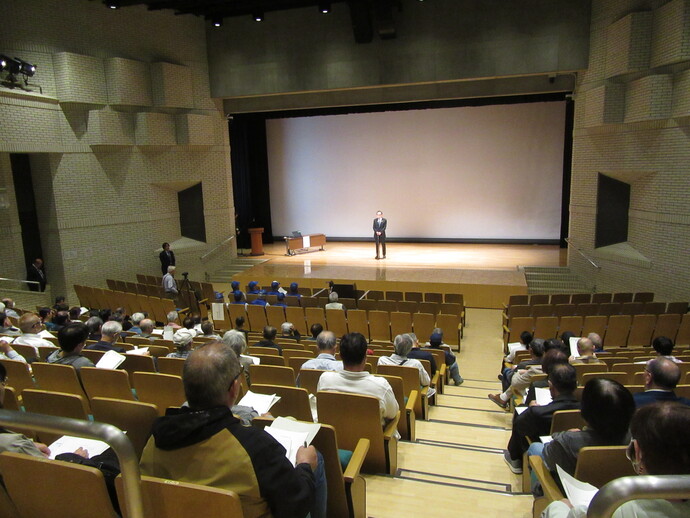 防災講演会で挨拶をする市長