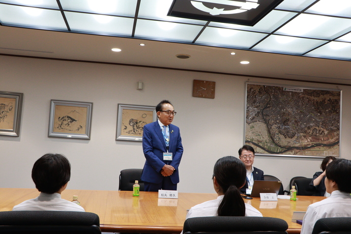 挨拶をする市長