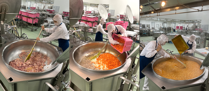 カレーの調理風景