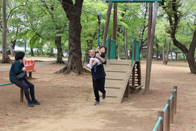 土塔森林公園にあるターザンロープの遊具