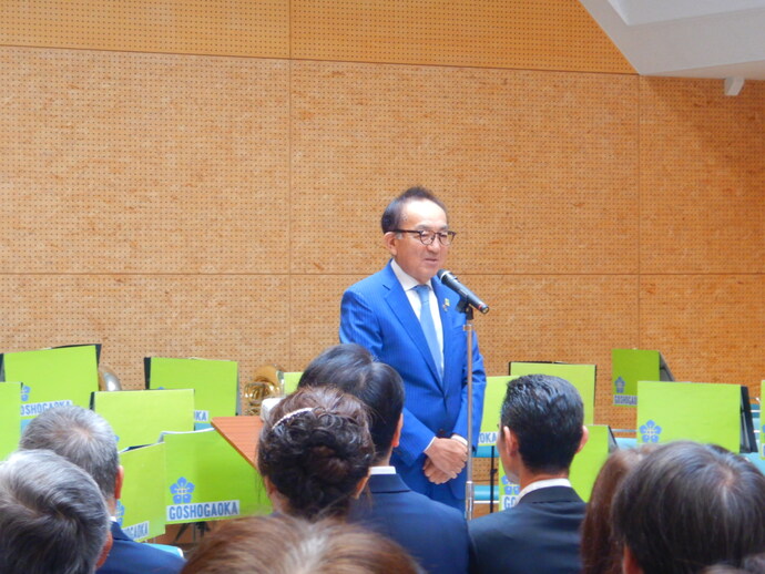 挨拶をする市長