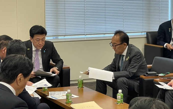 木原内閣官房長官要請時の写真