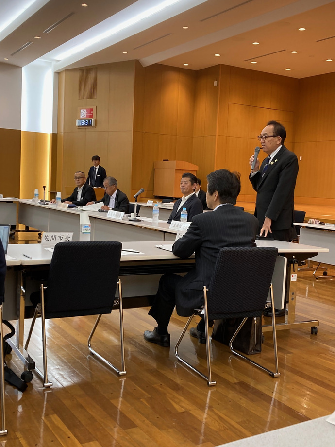 挨拶をする市長