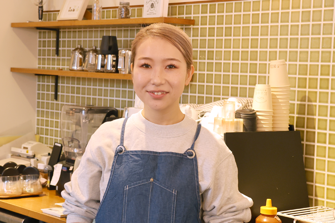 Knot coffee店長の保手濱沙緒里さんの写真