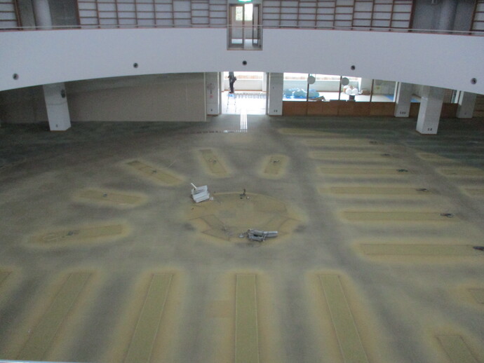 3階から撮影した書架撤去後の写真