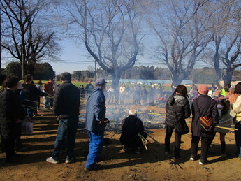 餅を焼いている様子