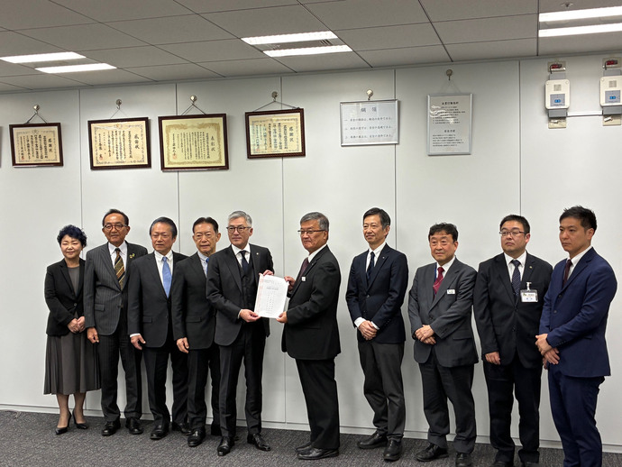 要望活動を行う市長